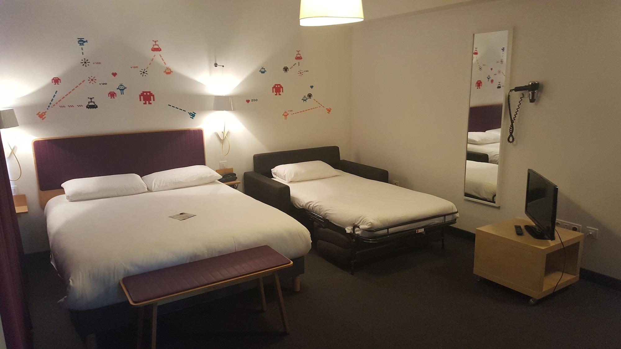 Ibis Styles Calais Centre Hotel Exterior foto